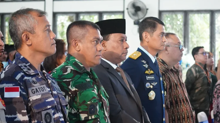 Wisuda 519 Lulusan Polnam, Vanath: Orang Sukses Itu Konsisten & Teguh Kejar Impian