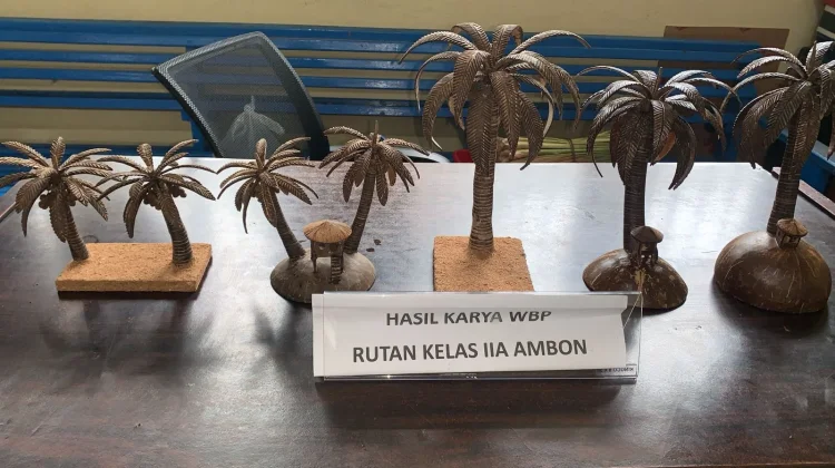 Limbah Batok Kelapa Disulap Warga Binaan Rutan Ambon Jadi Bernilai Jual
