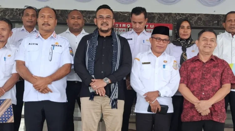 Bisri Latuconsina Serap Aspirasi di SBB, Soroti Meritokrasi hingga Hak Adat