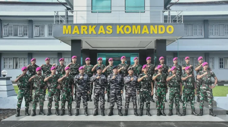 Dankodaeral IX Lepas Puluhan Prajurit Marinir Bertugas di Bumi Cendrawasih