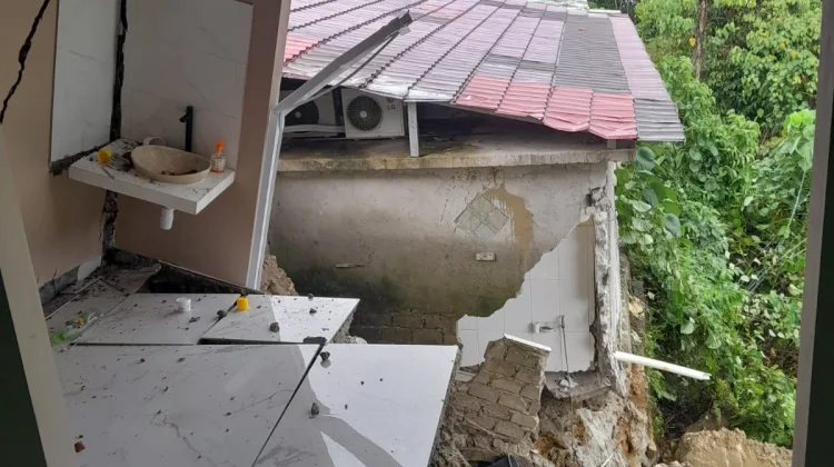 Longsor Hantam Gadihu Kebun Cengkeh, Satu Rumah Warga Rusak