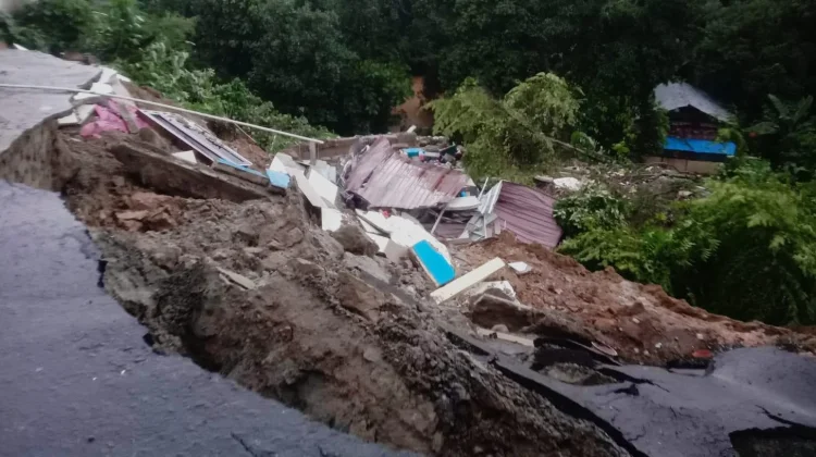 Ambon Dilanda Longsor; 9 Rumah Rusak dan 1 Terseret Masuk Jurang