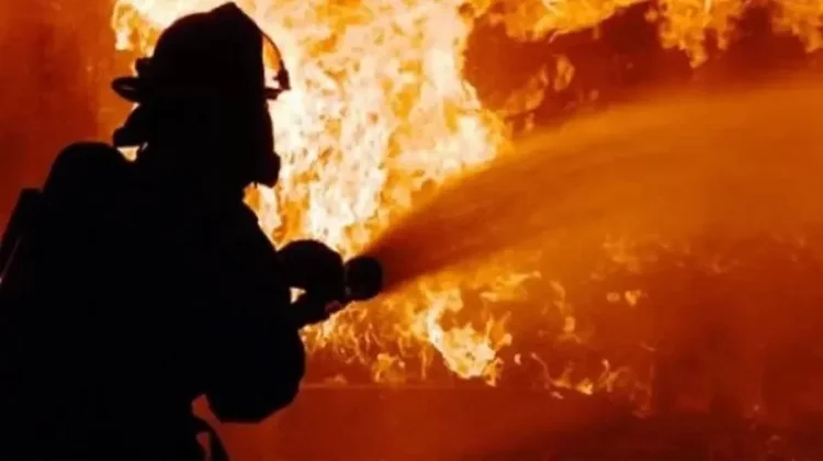 Dua Rumah Warga di Air Salobar Hangus Terbakar
