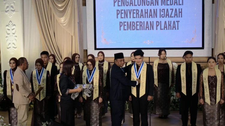 Yudisium Dokter Unpatti, Wagub Maluku Beri Apresiasi Perjuangan Orang Tua