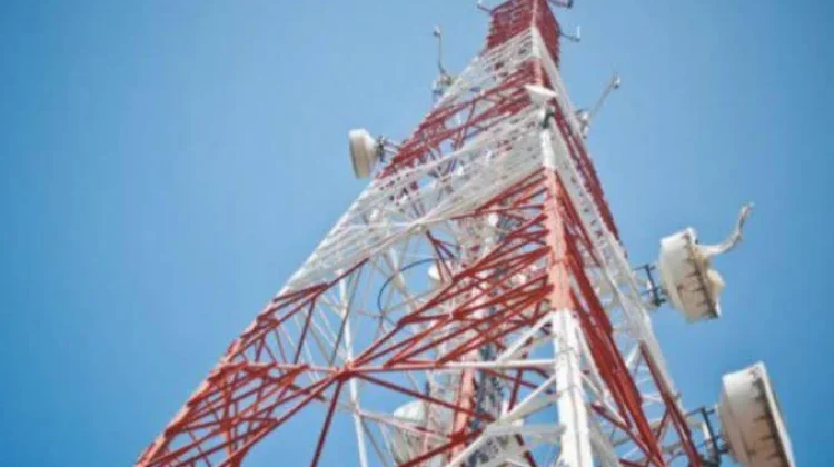 Atasi Blank Spot, Telkomsel Bangun Dua Tower di Buru Selatan