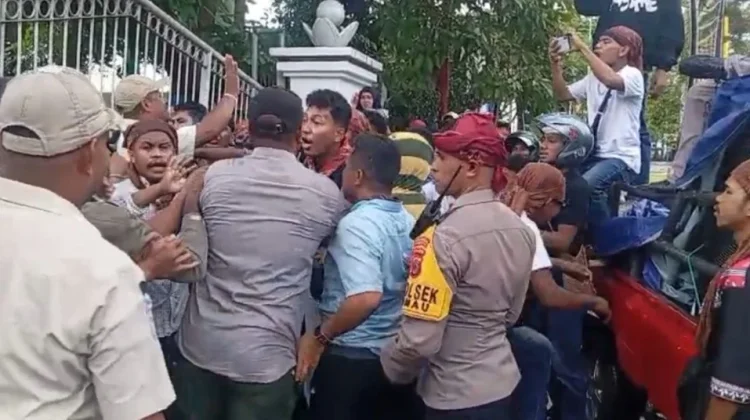 Gunung Botak Memanas; Desak Gubernur Bongkar Izin Tambang dan Cabut 10 Koperasi