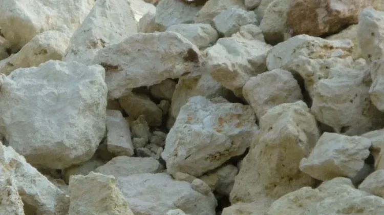 DPRD Maluku Dorong Pembangunan Industri Pengolahan  Batu Gamping di Seram