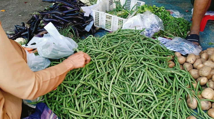 Harga Buncis di Pasar Mardika Ambon Melonjak Rp60 Ribu per Kilogram