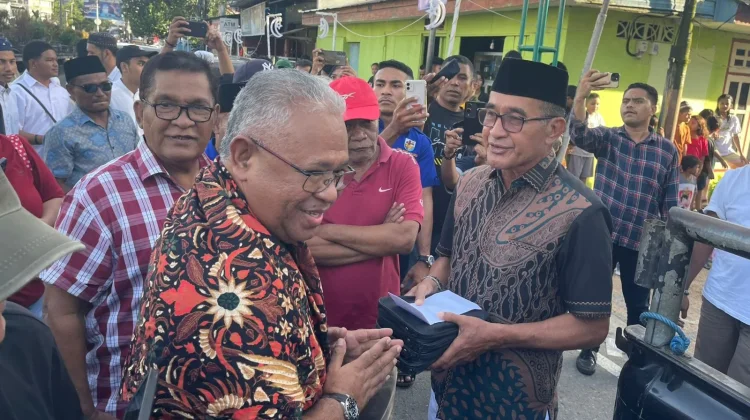 Komitmen FCT Berbagi Hewan Kurban di Ambon, Warga: Pak Febry orang Baik!