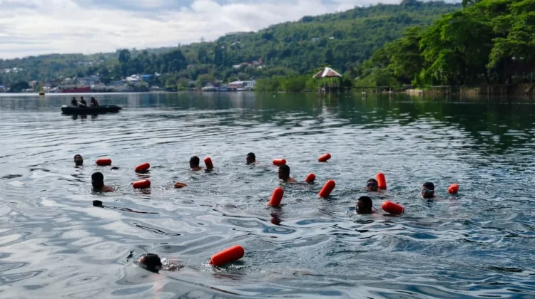 Kodaeral IX Asah Kemampuan Prajurit lewat lewat Latihan Renang Laut