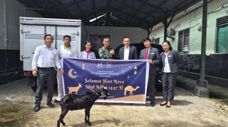 Swiss-Belhotel Zest Ambon Serahkan Hewan Kurban ke Masjid