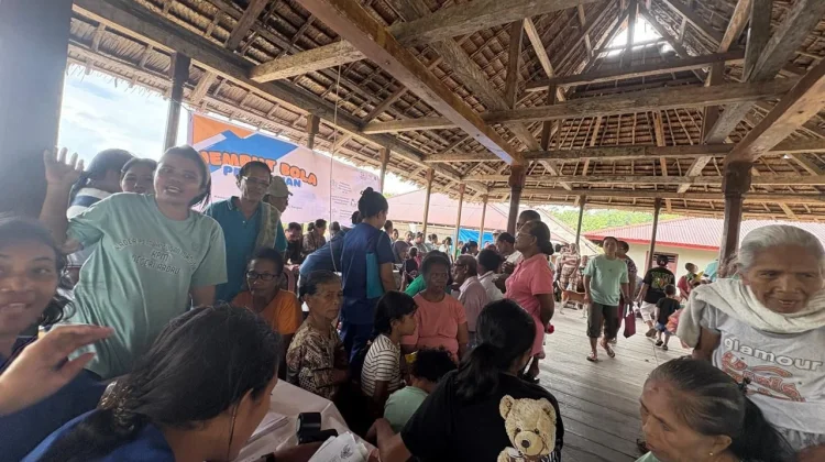Hasil Jemput Bola Pelayanan Publik di Aboru dan Oma, Ratusan Masyarakat Terlayani