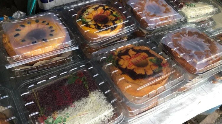 Warga Ambon Buru Kue Bruder hingga Bolu Kenari untuk Sajian Lebaran Idul Adha