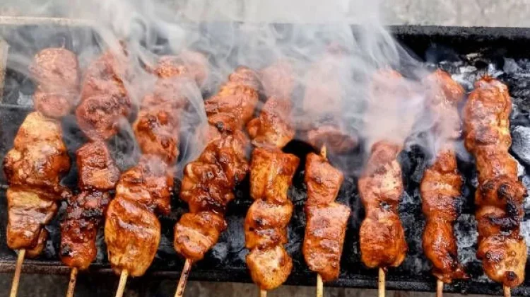 Lima Penyakit Intai Idul Adha dan Tips Aman Makan Daging