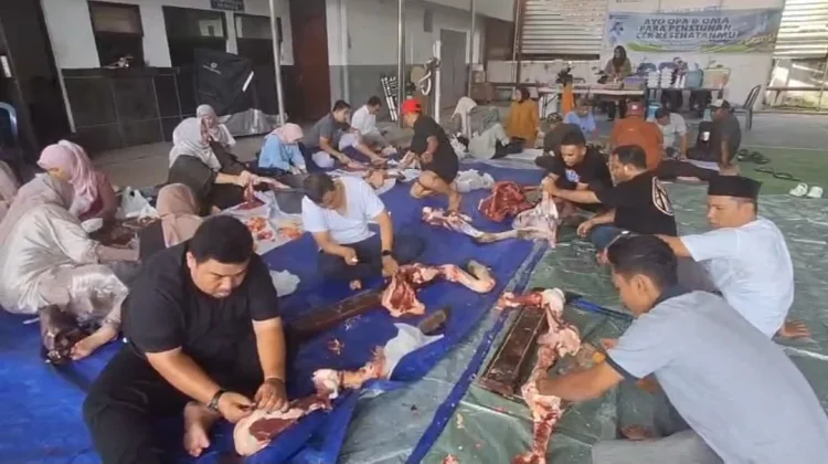 BRI Ambon Berbagi Hewan Kurban, Bersama Pekerja Dasar dan Warga
