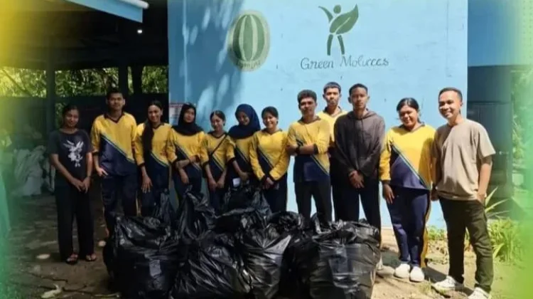 Gandeng Poltekkes Sanitasi, Green Moluccas Gelar Bersih Sampah Hutan Mangrove