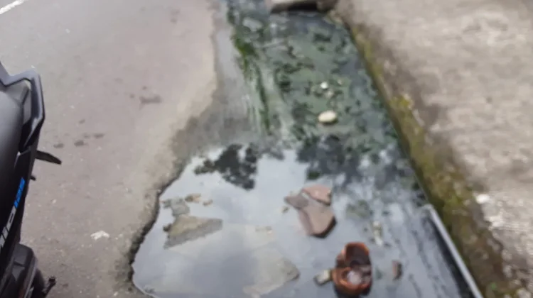Drainase Tersumbat di Jalan Setia Budi Ambon Kerap Meluap, Warga Desak Sikap Pemkot