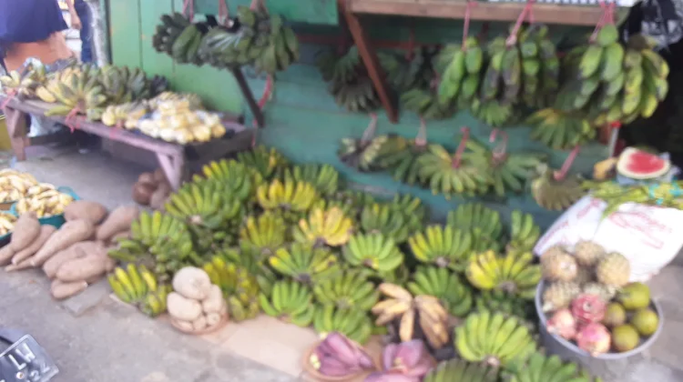 Harga Beras Naik, Umbi-umbian & Pisang Laris Manis di Pasar Mardika Ambon