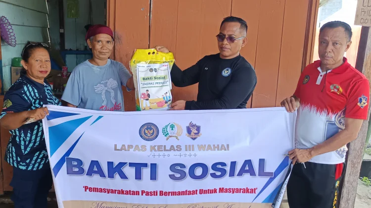 Wujud Kepedulian, Lapas Wahai Salurkan Bansos di Jumat Berkah