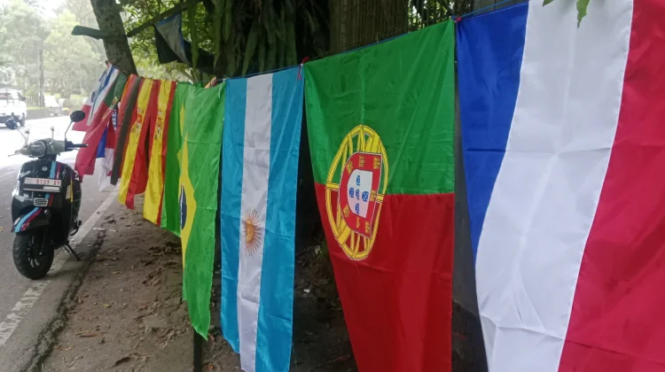 Pedagang Atribut Musiman Raup Untung jelang Piala Dunia
