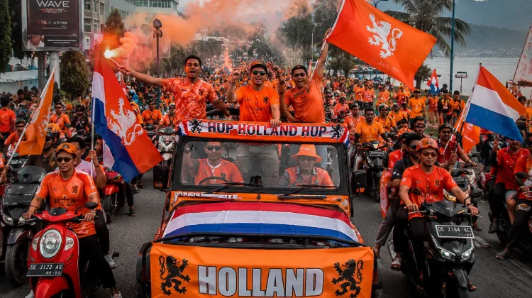 Mollucas Orange Satukan Fans Belanda di Kota Ambon