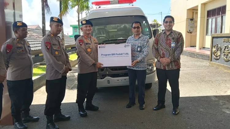 BRI Cabang Ambon Serahkan Bantuan CSR Mobil Ambulans ke Satbrimob Polda Maluku