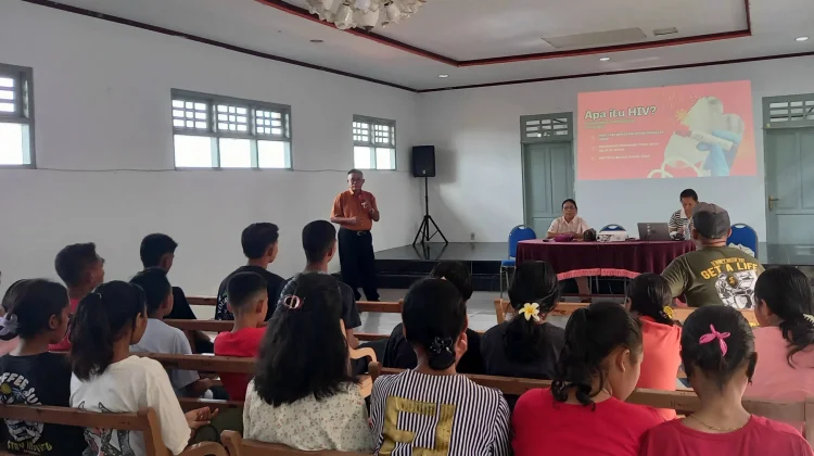 Seminar HIV/AIDS Warnai Momen Bakudapa Anak Negeri Booi