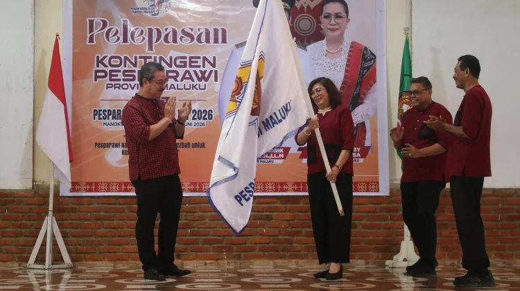Gubernur Hendrik Lepas 272 Kontingen Maluku ke Pesparawi Nasional XIV/ Manokwari