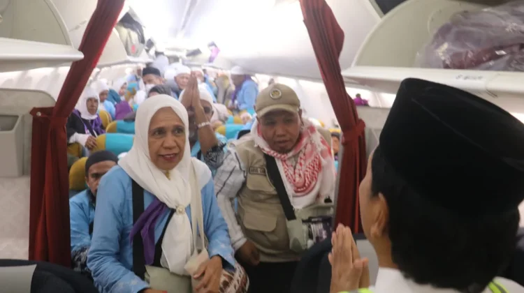 Sambut Jemaah Haji Kloter 24, Sekda Maluku Titip Doa & Sampaikan Belasungkawa