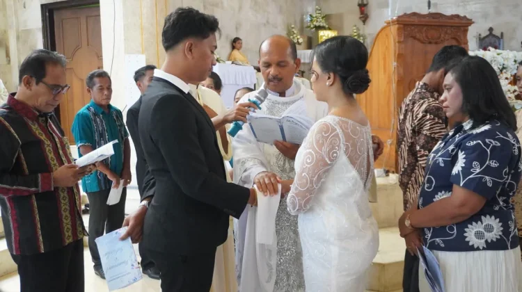 Perayaan Nikah Massal Warnai Sukacita Umat Paroki MBL