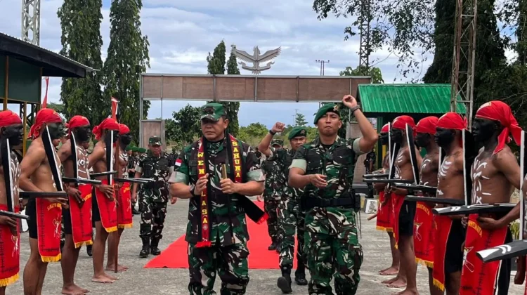 Sambangi Yonif TP di SBB, Pangdam Dody Tekankan Mental Petarung