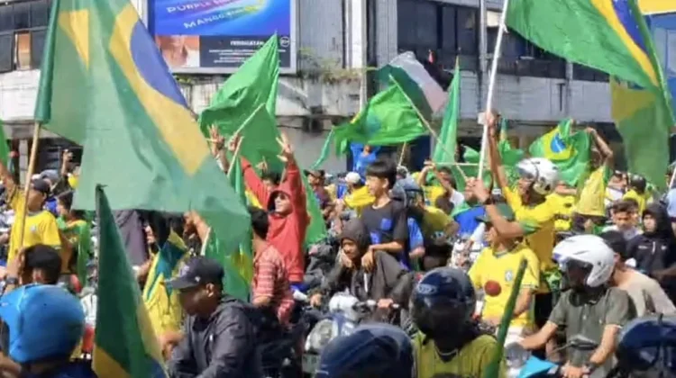 Ribuan Fans Selecao Hijau Kuningkan Jalanan Kota Ambon