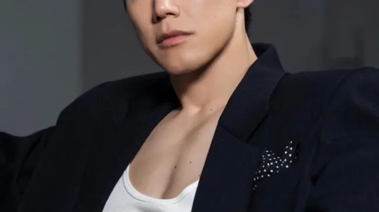 Kim Moo Yul Kembali Bersinar di serial Netflix 'Teach You a Lesson'