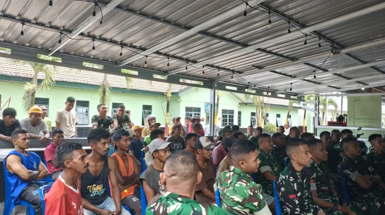 TNI dan Warga Nobar Seru Piala Dunia 2026 di Denkav 5/BLC