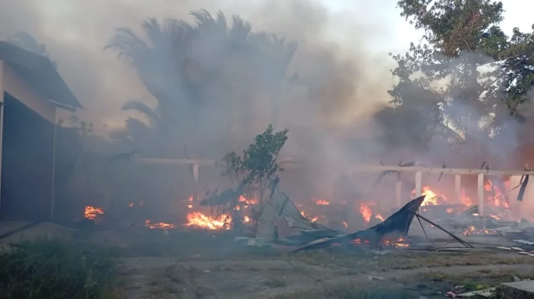 Pasar Rakyat Piru Seram Bagian Barat Hangus Terbakar