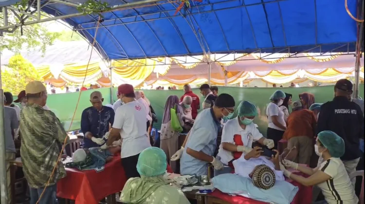 IDI Malteng Gelar Bakti Sosial di Leihitu, 100 Dokter Layani Warga