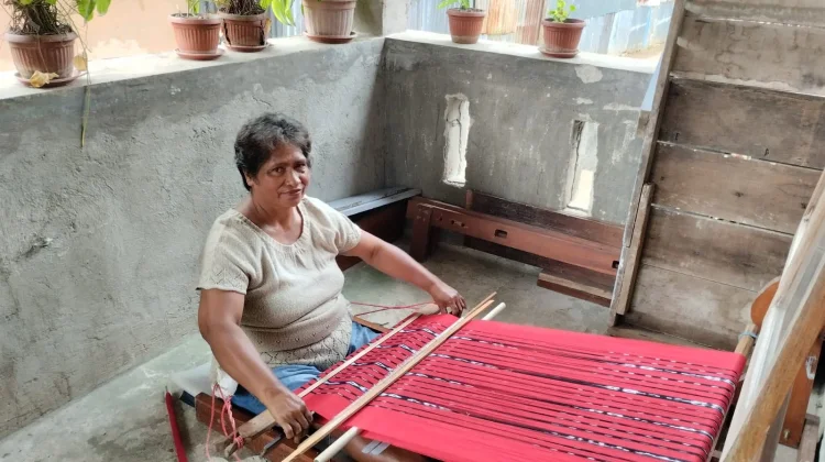 Tenun Ikat Mudenza! Kearifan Lokal yang Menjanjikan Kesejahteraan Pelaku UMKM