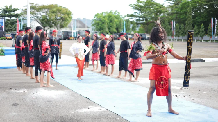 Tarian Adat "Maku-Maku' Semarakkan Puncak Hari Bhayangkara ke-80 di Ambon