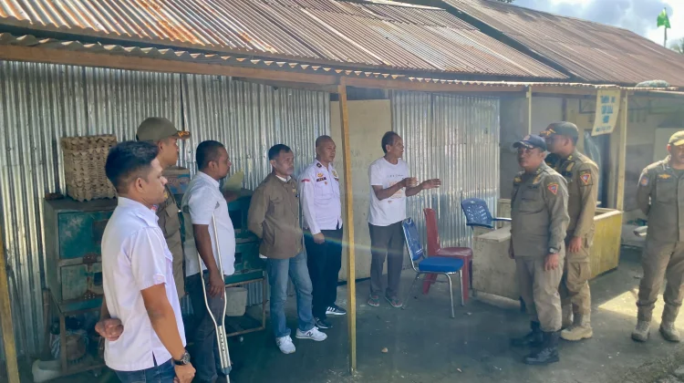 Pemerintah Negeri Passo Bersama Satpol PP Kota Ambon Tertibkan Bangunan Liar