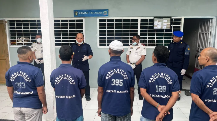 Razia dan Tes Urin Rutan Masohi Disaksikan Karutan dan Utusan Kanwil Ditjenpas