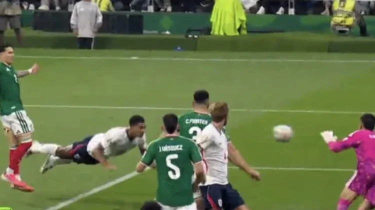 Drama 10 Pemain, Inggris Bungkam Tuan Rumah Meksiko di Estadio Azteca
