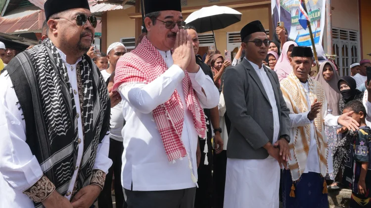 Gubernur Maluku Canangkan Pemasangan Atap Masjid Quba Al-Bayan Seith