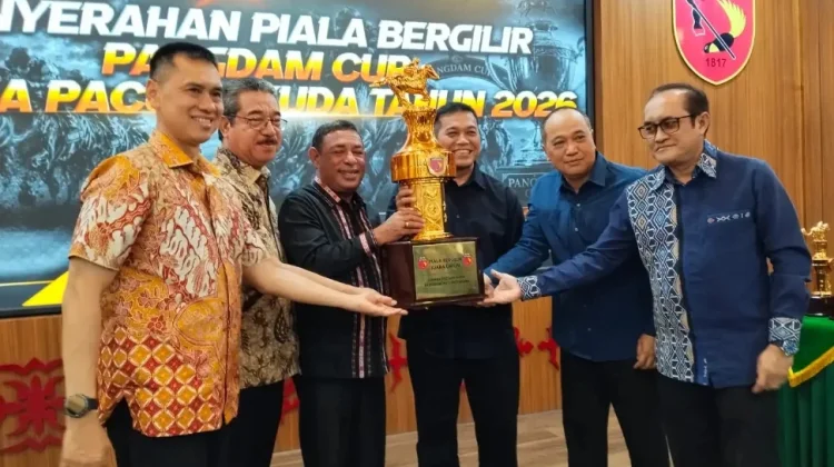Piala Bergilir Pangdam Diserahkan, Pacuan Kuda dan Kerbau Siap Digelar di MBD