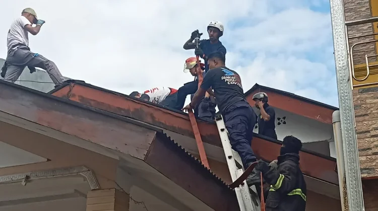 Kebakaran Rumah di BTN Hative Kecil, Petugas Padamkan Api dalam Waktu Singkat