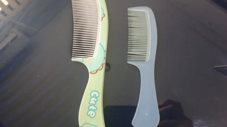 Tren Merapikan Rambut dengan Sisir Lucu, Meningkatkan Mood