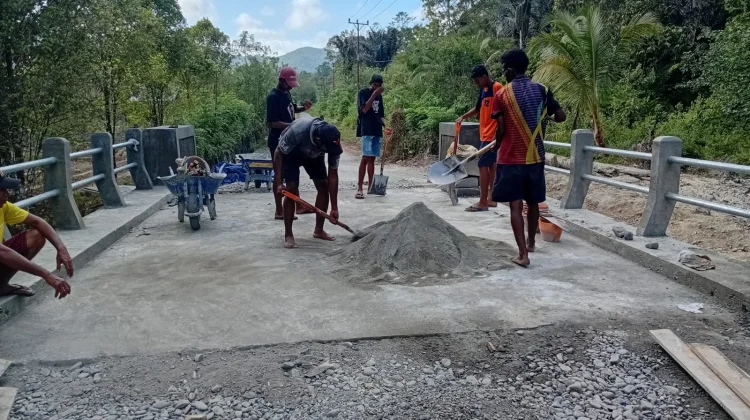 Pembangunan Jembatan Garuda di Dusun Laiyueng SBB Masuki Tahap Finishing