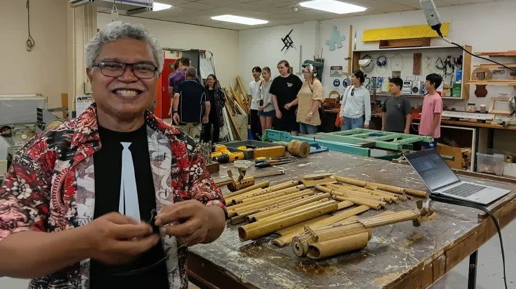 Dosen IAKN Ambon Gelar Workshop Musik Bambu di Charles Darwin University