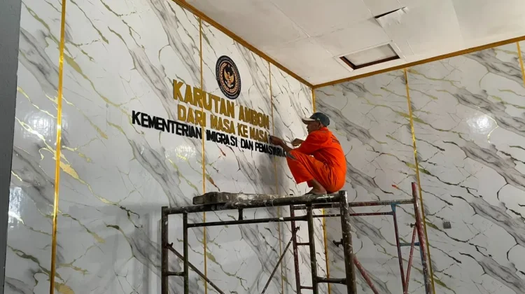 Karya Warga Binaan Hadirkan Background Galeri Foto Kepala Rutan dari Masa ke Masa