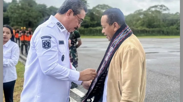 Prabowo Batal ke Tanimbar: Menteri Bhalil Tiba Disambut Gubernur