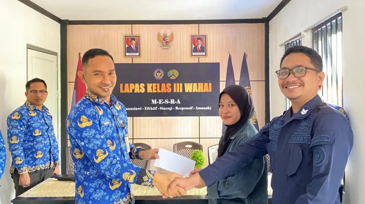 Momen Unik Jumat Berkah, Lapas Wahai Berikan Tali Asih bagi Keluarga Pegawai
